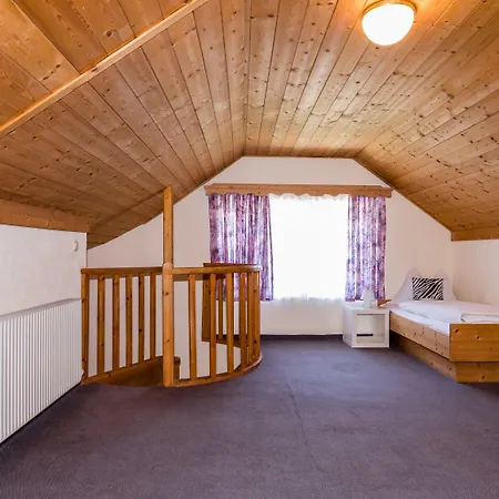 Wiesenhof מלון מידרס